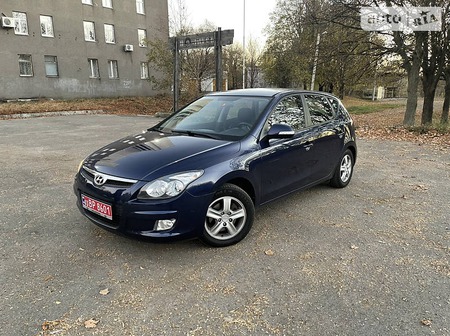 Hyundai i30 2010  випуску Дніпро з двигуном 1.6 л бензин хэтчбек механіка за 7100 долл. 