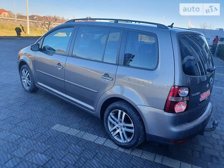 Volkswagen Touran 2010  випуску Львів з двигуном 1.4 л бензин універсал механіка за 7900 долл. 