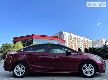 Chevrolet Cruze 2016  випуску Харків з двигуном 1.4 л бензин седан  за 11500 долл. 