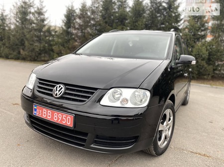 Volkswagen Touran 2006  випуску Тернопіль з двигуном 1.6 л бензин універсал механіка за 7390 долл. 