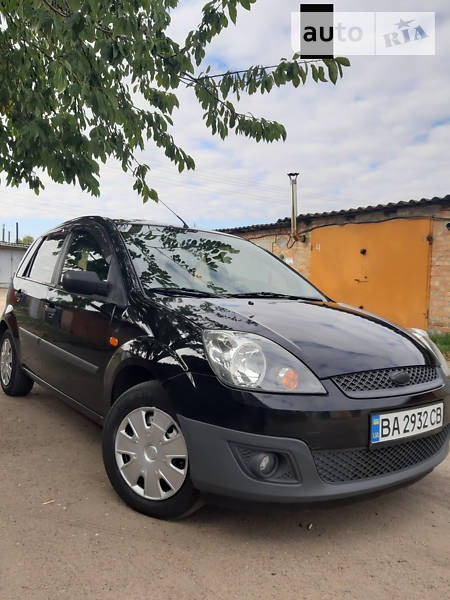 Ford Fiesta 2006  випуску Кропивницький з двигуном 1.3 л бензин хэтчбек механіка за 4690 долл. 