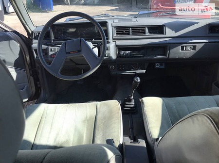 Nissan Stanza 1985  випуску Харків з двигуном 1.8 л  хэтчбек механіка за 1100 долл. 