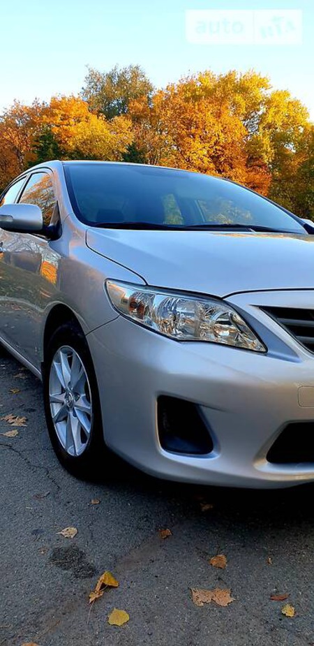 Toyota Corolla 2011  випуску Дніпро з двигуном 1.6 л бензин седан механіка за 9200 долл. 