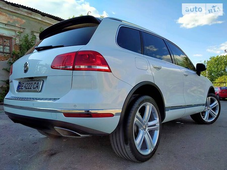 Volkswagen Touareg 2015  випуску Миколаїв з двигуном 3 л дизель позашляховик автомат за 36900 долл. 
