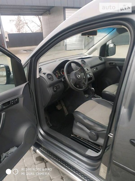 Volkswagen Caddy 2011  випуску Рівне з двигуном 1.6 л дизель універсал автомат за 7800 долл. 