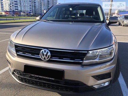 Volkswagen Tiguan 2017  випуску Чернігів з двигуном 0 л дизель позашляховик автомат за 25390 долл. 