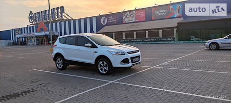 Ford Kuga 2014  випуску Львів з двигуном 2 л дизель позашляховик механіка за 15600 долл. 