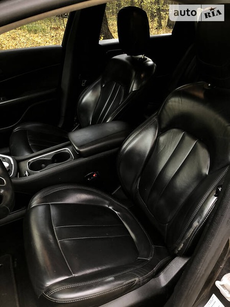 Chrysler 200 2016  випуску Черкаси з двигуном 2.4 л бензин седан автомат за 13600 долл. 