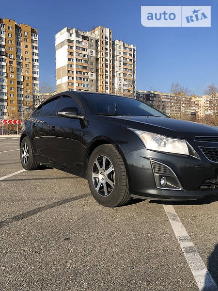 Chevrolet Cruze 2014  випуску Київ з двигуном 1.8 л бензин седан механіка за 9500 долл. 