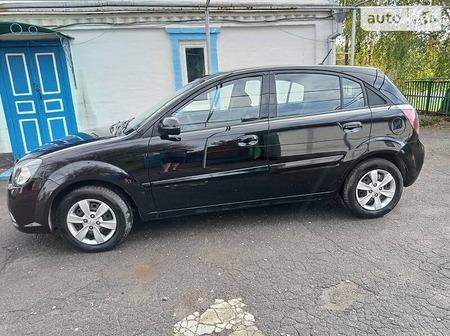 KIA Rio 2010  випуску Донецьк з двигуном 1.5 л дизель хэтчбек механіка за 6800 долл. 