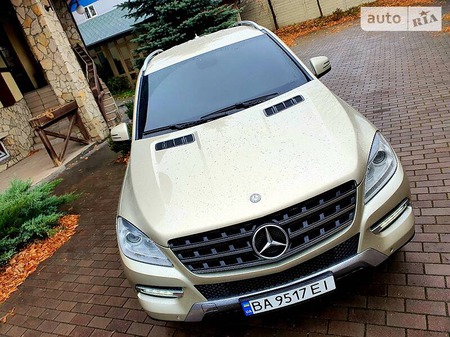 Mercedes-Benz ML 350 2011  випуску Київ з двигуном 3 л дизель позашляховик автомат за 24400 долл. 