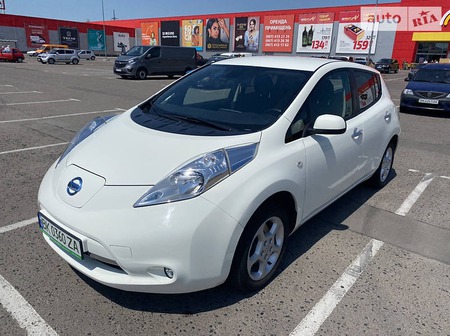 Nissan Leaf 2016  випуску Рівне з двигуном 0 л електро хэтчбек автомат за 10999 долл. 