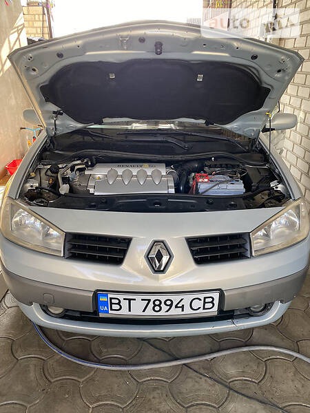 Renault Megane 2004  випуску Херсон з двигуном 1.6 л бензин хэтчбек автомат за 4900 долл. 