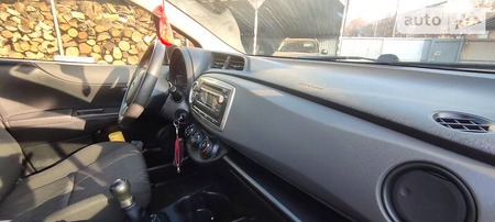 Toyota Yaris 2012  випуску Чернігів з двигуном 1 л  хэтчбек механіка за 8500 долл. 