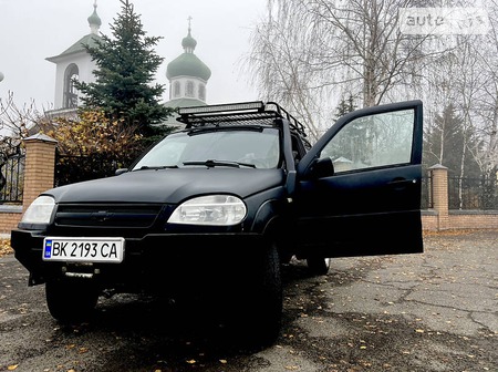 Chevrolet Niva 2005  випуску Донецьк з двигуном 1.7 л  позашляховик механіка за 5000 долл. 