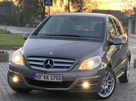 Mercedes-Benz B 200 2009  випуску Львів з двигуном 2 л бензин хэтчбек автомат за 9400 долл. 