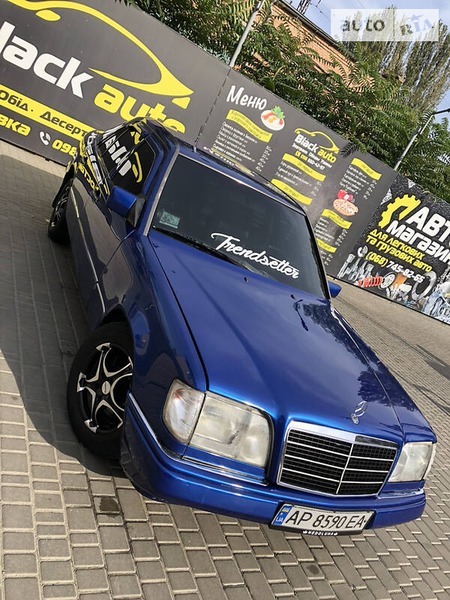 Mercedes-Benz E 260 1991  випуску Дніпро з двигуном 2.6 л бензин седан автомат за 4000 долл. 
