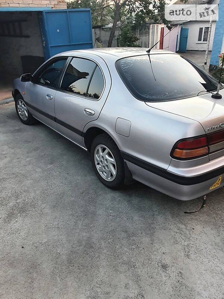 Nissan Maxima 1995  випуску Кропивницький з двигуном 2 л  седан автомат за 4100 долл. 