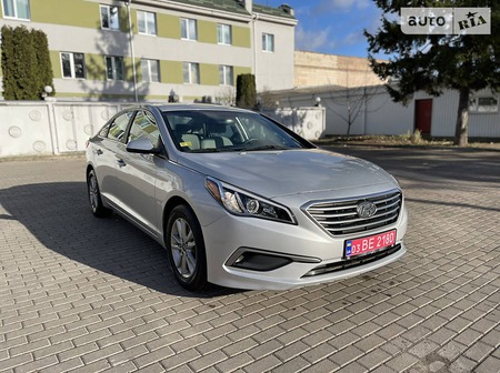 Hyundai Sonata 2016  випуску Рівне з двигуном 2.4 л бензин седан автомат за 10999 долл. 