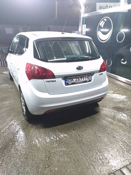 KIA Venga 2014  випуску Київ з двигуном 1.6 л дизель хэтчбек механіка за 8800 долл. 