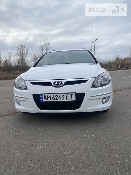 Hyundai i30 2010  випуску Житомир з двигуном 1.6 л дизель універсал механіка за 7300 долл. 