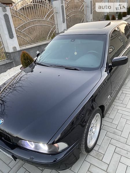 BMW 530 2001  випуску Чернівці з двигуном 0 л дизель седан автомат за 9300 долл. 