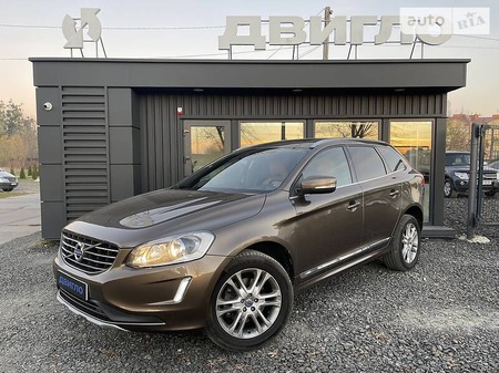 Volvo XC60 2015  випуску Львів з двигуном 2 л дизель позашляховик механіка за 22999 долл. 