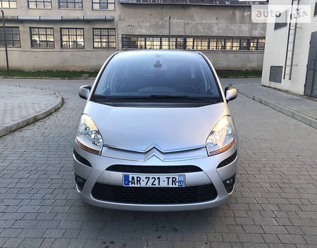 Citroen C4 Picasso 2010  випуску Львів з двигуном 1.6 л дизель мінівен автомат за 6677 долл. 