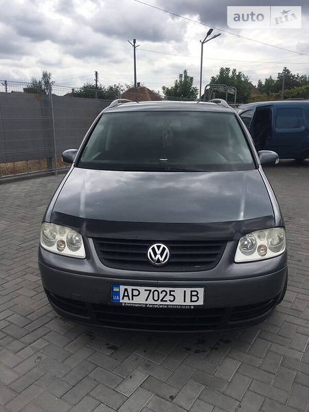 Volkswagen Touran 2004  випуску Запоріжжя з двигуном 1.9 л дизель мінівен механіка за 6700 долл. 