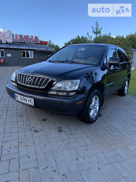 Lexus RX 300 2001  випуску Львів з двигуном 3 л  позашляховик автомат за 7800 долл. 