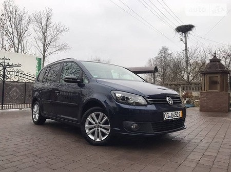 Volkswagen Touran 2012  випуску Тернопіль з двигуном 2 л дизель мінівен механіка за 14200 долл. 