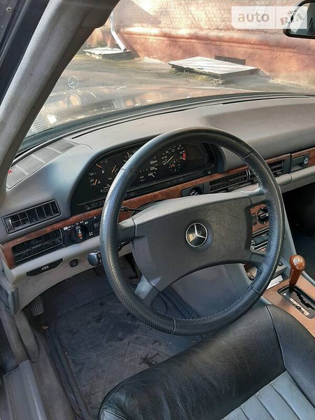 Mercedes-Benz S 300 1991  випуску Рівне з двигуном 3 л  седан автомат за 4200 долл. 