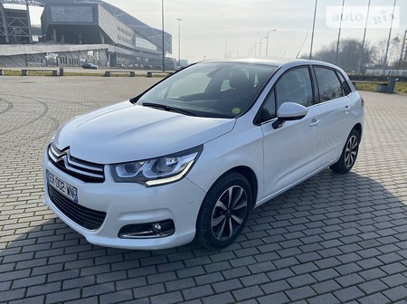 Citroen C4 2017  випуску Львів з двигуном 1.6 л дизель хэтчбек автомат за 13350 долл. 