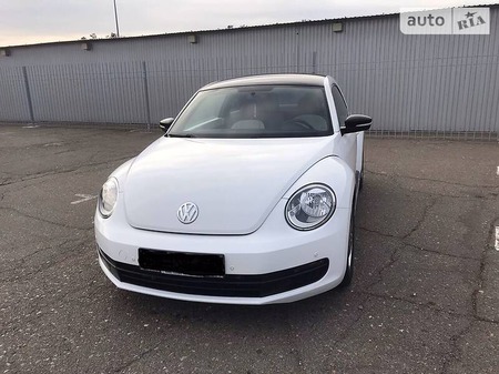 Volkswagen Beetle 2015  випуску Київ з двигуном 0 л бензин хэтчбек автомат за 11700 долл. 