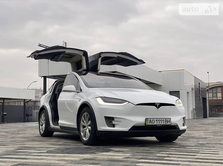 Tesla X 2016  випуску Ужгород з двигуном 0 л електро позашляховик  за 63000 долл. 