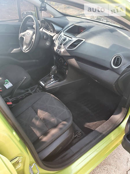 Ford Fiesta 2011  випуску Запоріжжя з двигуном 1.6 л бензин седан автомат за 7200 долл. 