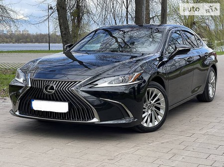 Lexus ES 350 2020  випуску Київ з двигуном 3.5 л бензин седан автомат за 53999 долл. 