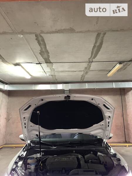 Volkswagen Passat 2016  випуску Київ з двигуном 1.8 л бензин седан автомат за 17000 долл. 