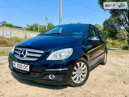 Mercedes-Benz B 170 2010  випуску Дніпро з двигуном 1.7 л бензин хэтчбек автомат за 8800 долл. 