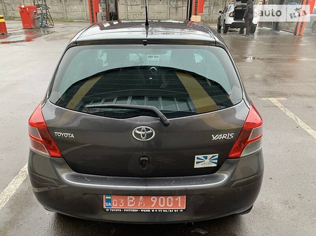 Toyota Yaris 2011  випуску Чернігів з двигуном 0 л бензин хэтчбек механіка за 6750 долл. 