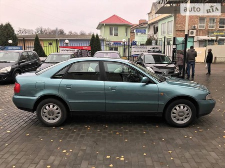 Audi A4 Limousine 1998  випуску Кропивницький з двигуном 0 л бензин седан механіка за 5400 долл. 