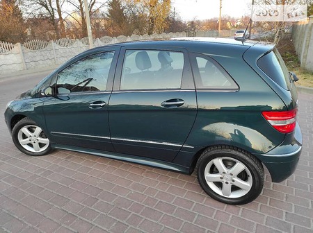 Mercedes-Benz B 200 2006  випуску Львів з двигуном 2 л бензин хэтчбек автомат за 7555 долл. 