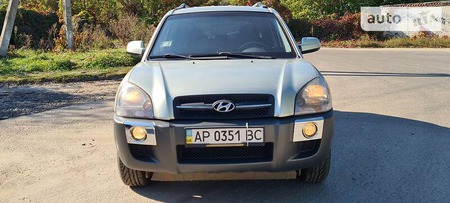 Hyundai Tucson 2007  випуску Дніпро з двигуном 2 л бензин позашляховик механіка за 7999 долл. 