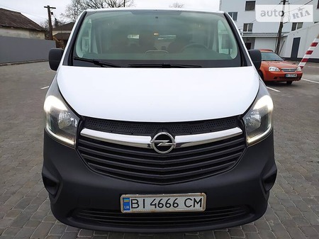 Opel Vivaro 2014  випуску Полтава з двигуном 1.6 л дизель мінівен механіка за 12600 долл. 