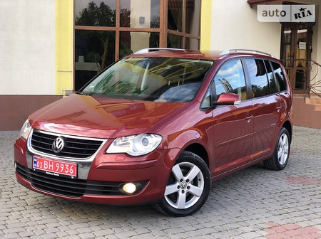 Volkswagen Touran 2008  випуску Львів з двигуном 1.4 л бензин мінівен механіка за 7900 долл. 