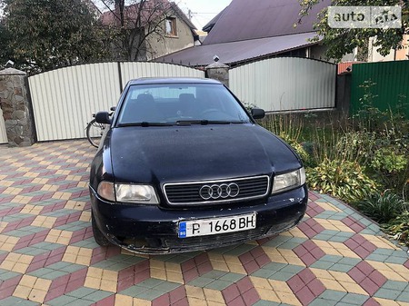 Audi A4 Limousine 1998  випуску Ужгород з двигуном 0 л бензин універсал механіка за 1000 долл. 