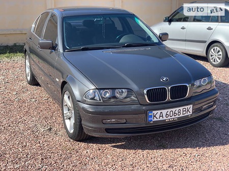 BMW 320 2001  випуску Київ з двигуном 2.2 л бензин седан автомат за 6100 долл. 