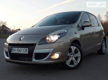 Renault Scenic 2011  випуску Хмельницький з двигуном 1.5 л дизель мінівен автомат за 6999 долл. 