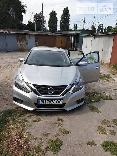 Nissan Altima 2017  випуску Харків з двигуном 2.5 л бензин седан автомат за 13500 долл. 