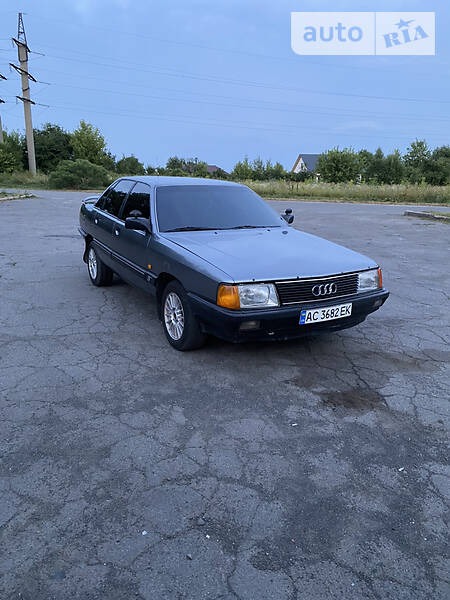 Audi 100 1990  випуску Луцьк з двигуном 2.4 л дизель седан механіка за 3500 долл. 